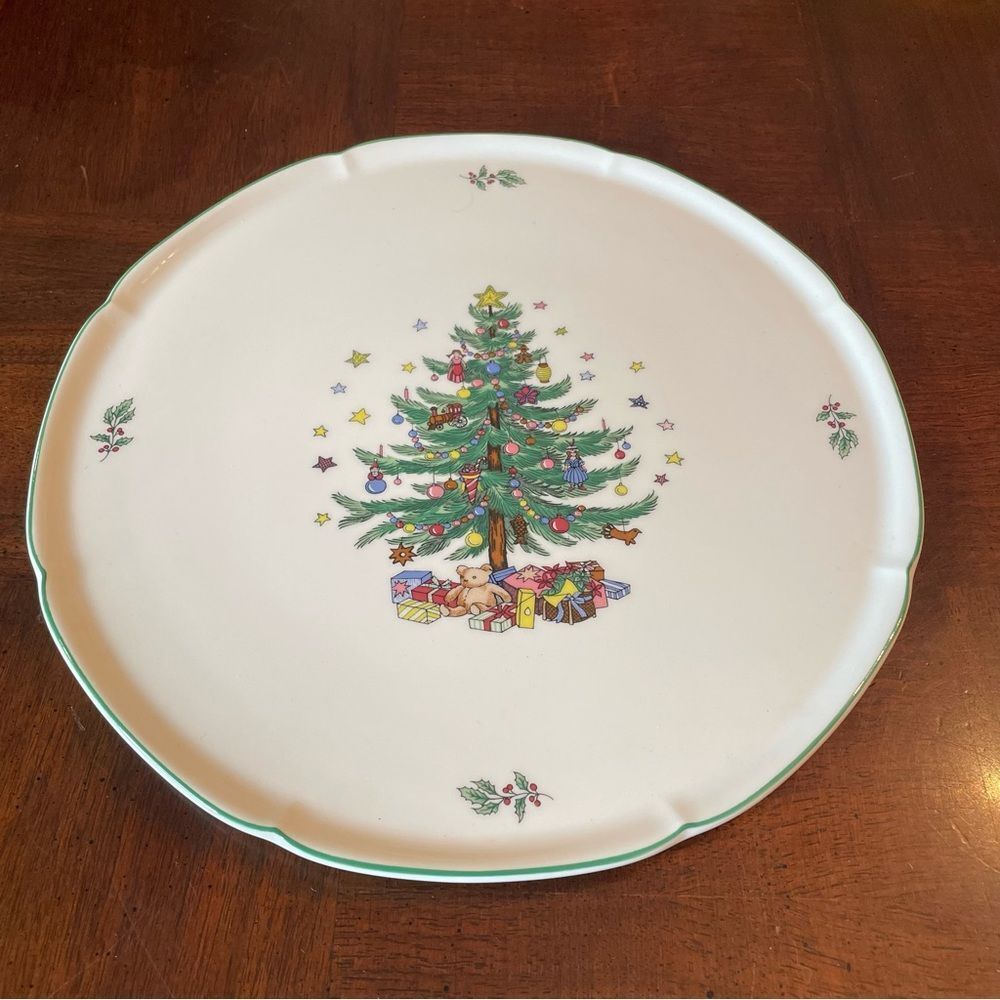 Nikko Christmastime Christmas Time 9.75" Round Platter Japan Serving Cake